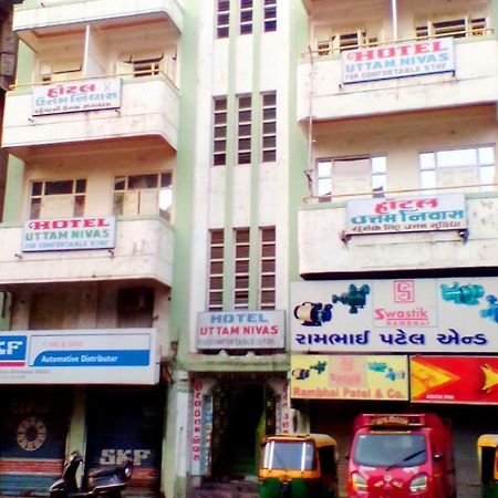 Hotel Uttam Nivas Ahmedabad Exterior foto